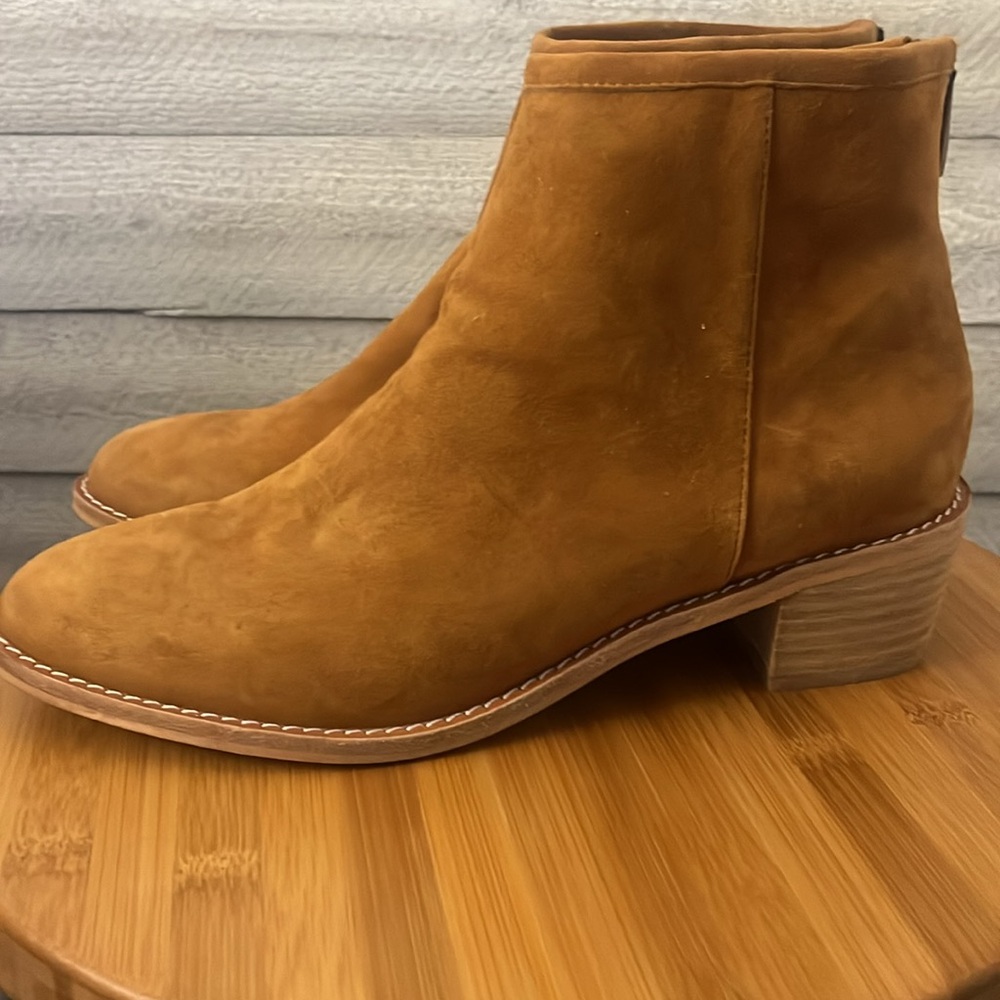 Kristin Cavallari & Chinese Laundry Suede boots
7.5M or 38 
Excellent condition